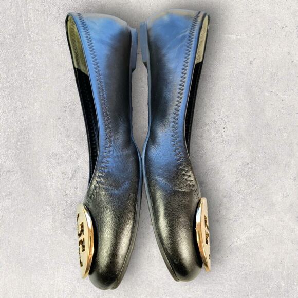 Tory Burch Womens Black Leather Ballet Flats Shoes 5.5 Slip On Gold Logo Travel - Picture 6 of 13